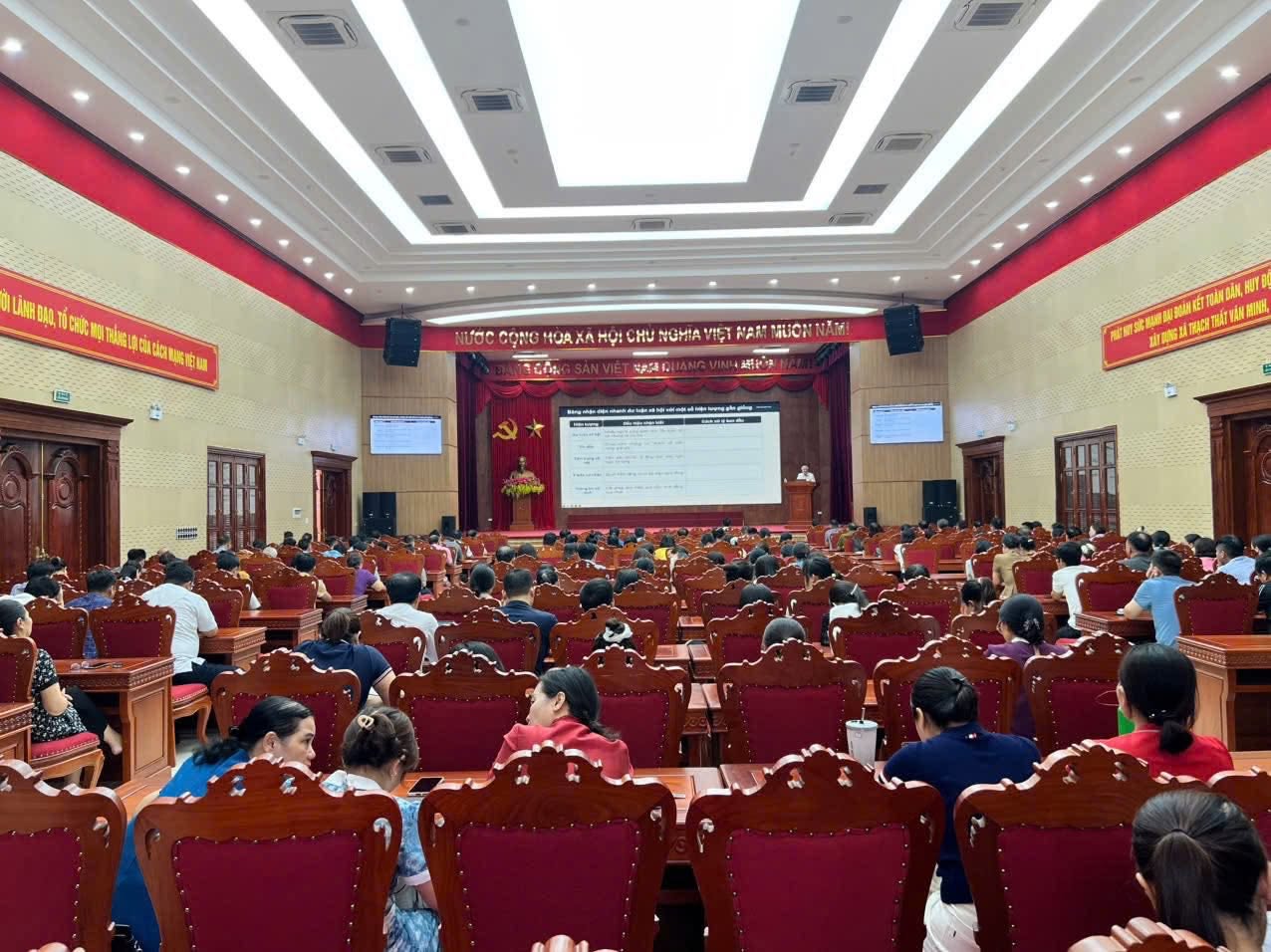 Nâng cao năng lực đội ngũ báo cáo viên, tuyên truyền viên cơ sở