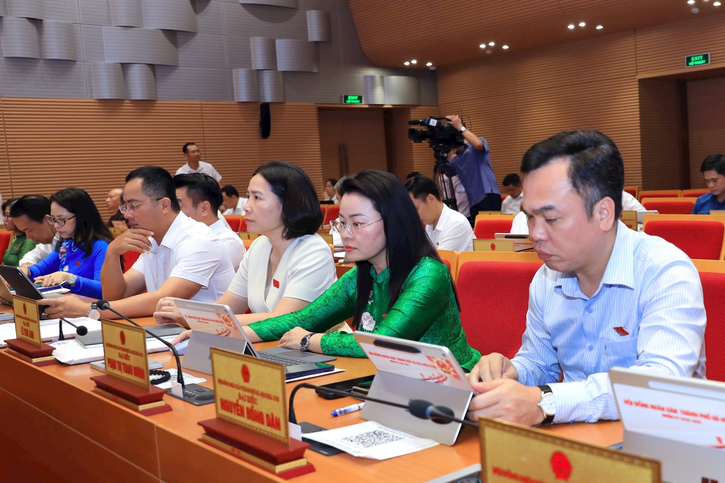 Thông qua những nghị quyết quan trọng cho sự phát triển của Thủ đô
