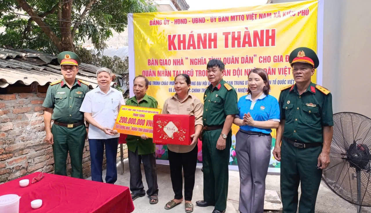 Xã Kiều Phú bàn giao nhà “Nghĩa tình quân dân”, tiếp thêm động lực cho quân nhân lên đường thực hiện nghĩa vụ