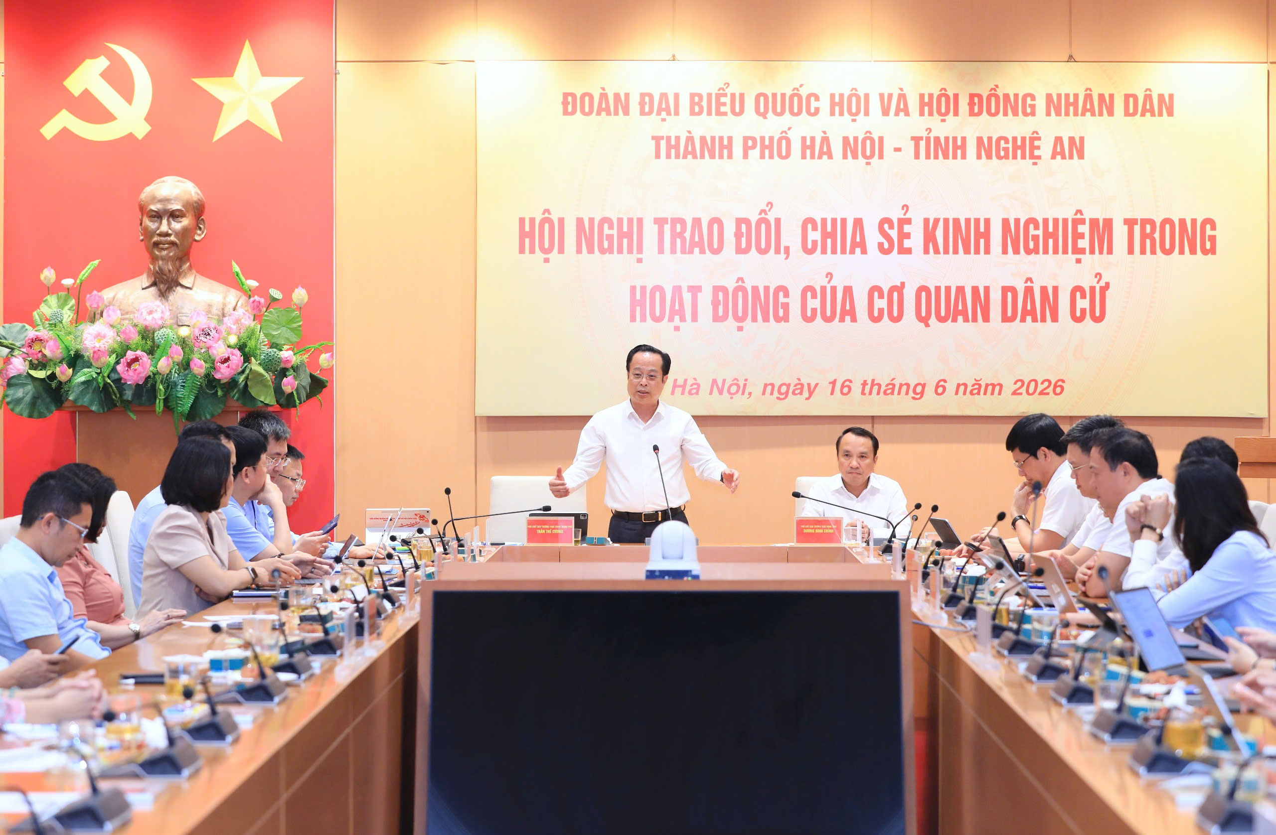 HĐND thành phố Hà Nội chia sẻ kinh nghiệm xây dựng cơ quan dân cử số với HĐND tỉnh Nghệ An