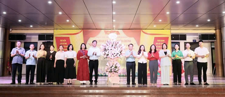 Xã Quảng Bị rực rỡ chương trình nghệ thuật “Âm vang ngày hội non sông” chào mừng thành công cuộc bầu cử