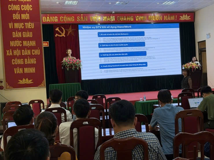 Xã Dân Hòa đẩy mạnh chuyển đổi số, tập huấn vận hành hệ thống HanoiWork trong toàn bộ máy hành chính