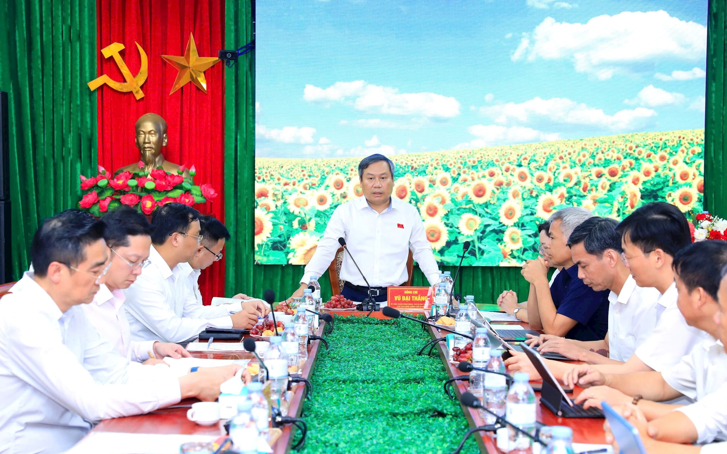 Chủ tịch UBND thành phố Hà Nội tháo gỡ tồn tại, vướng mắc tại 3 xã, phường