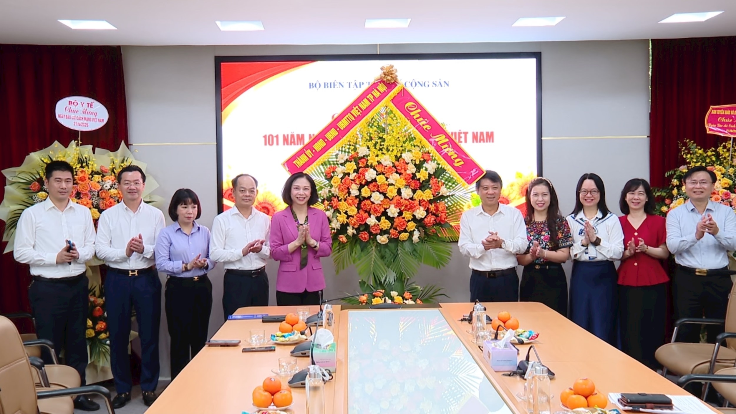 Phó Chủ tịch UBND thành phố Hà Nội Vũ Thu Hà thăm, chúc mừng Tạp chí Cộng sản và Bộ Văn hóa, Thể thao và Du lịch