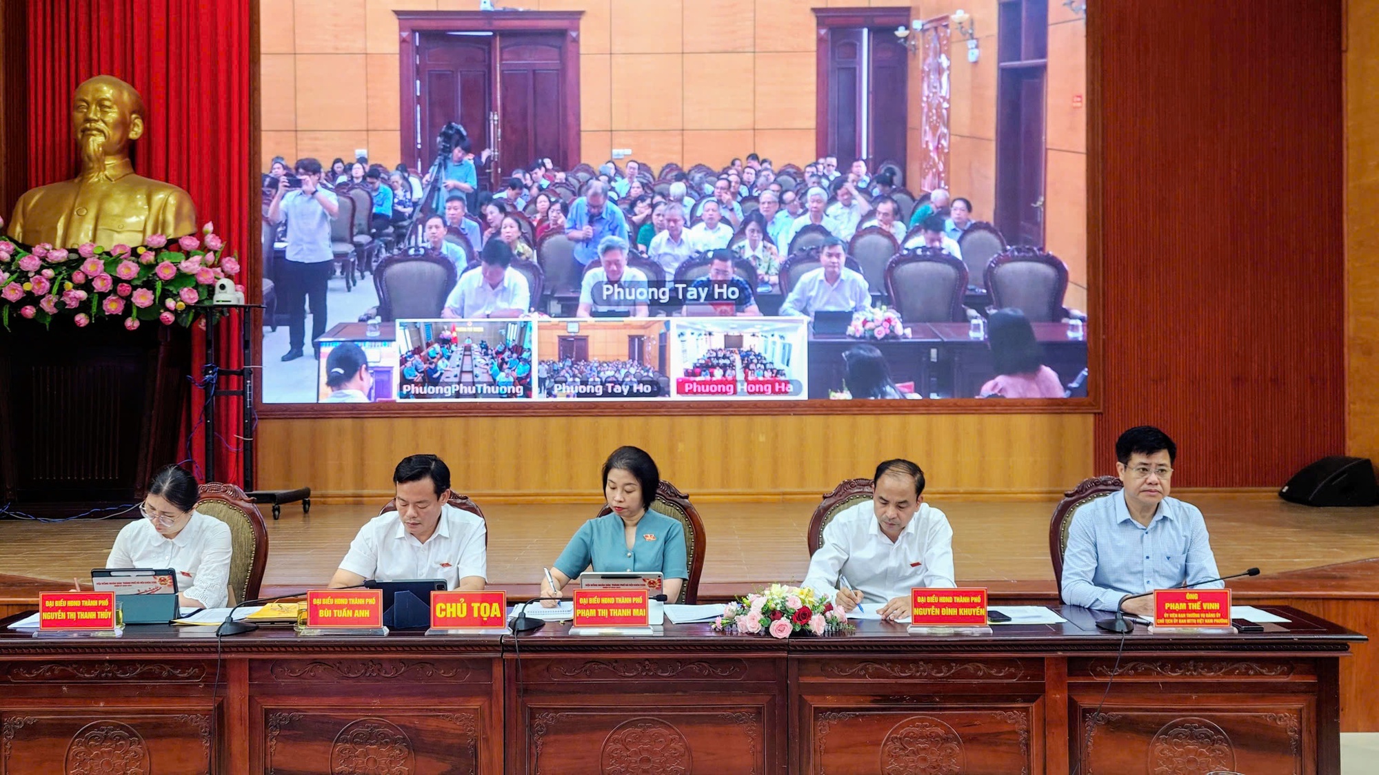 Tổ đại biểu HĐND thành phố Hà Nội đơn vị bầu cử số 6 đối thoại, tiếp thu kiến nghị cử tri ba phường Tây Hồ, Hồng Hà và Phú Thượng