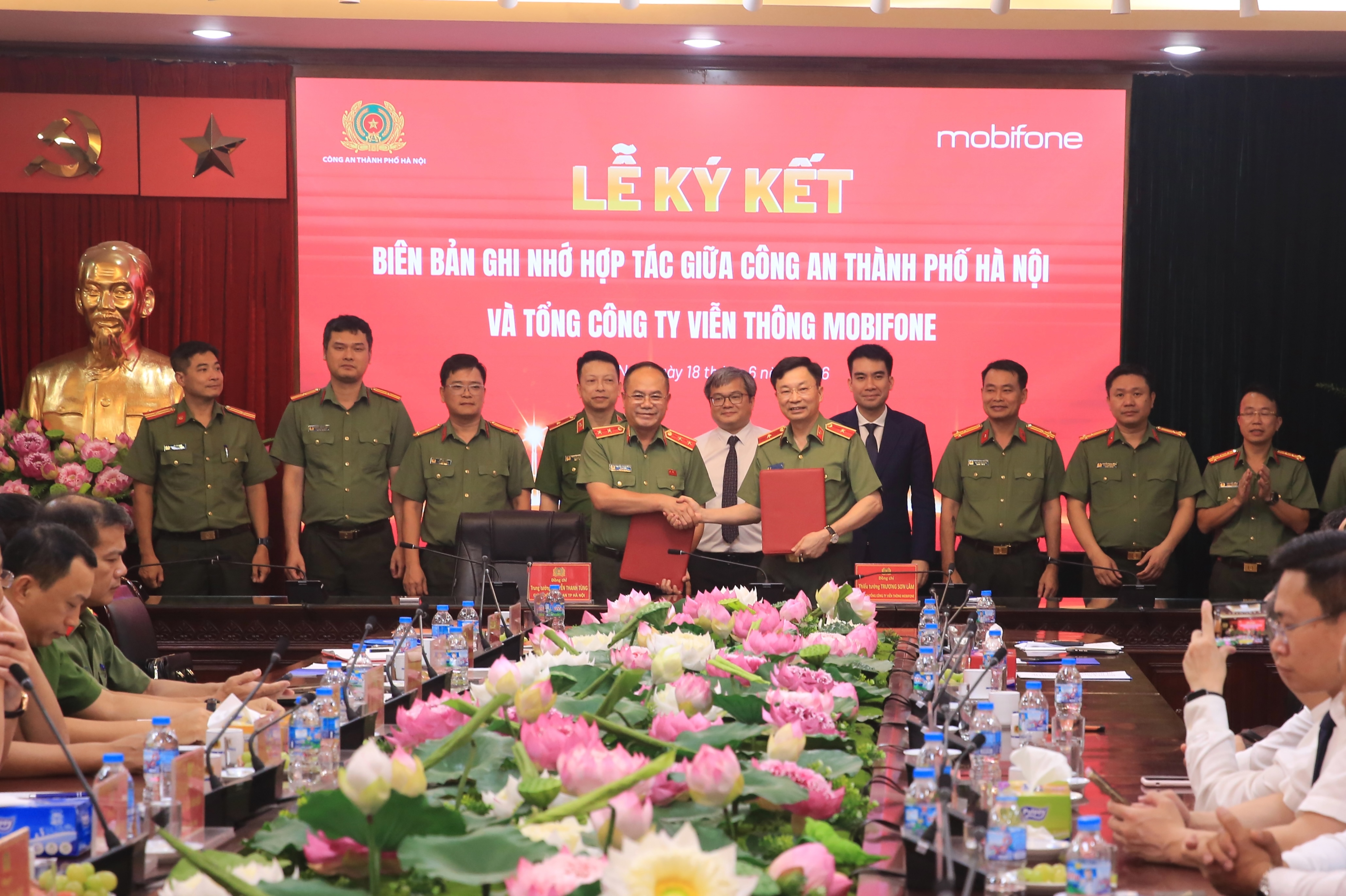 Công an thành phố Hà Nội và Tổng công ty Viễn thông MobiFone ký kết Biên bản ghi nhớ hợp tác