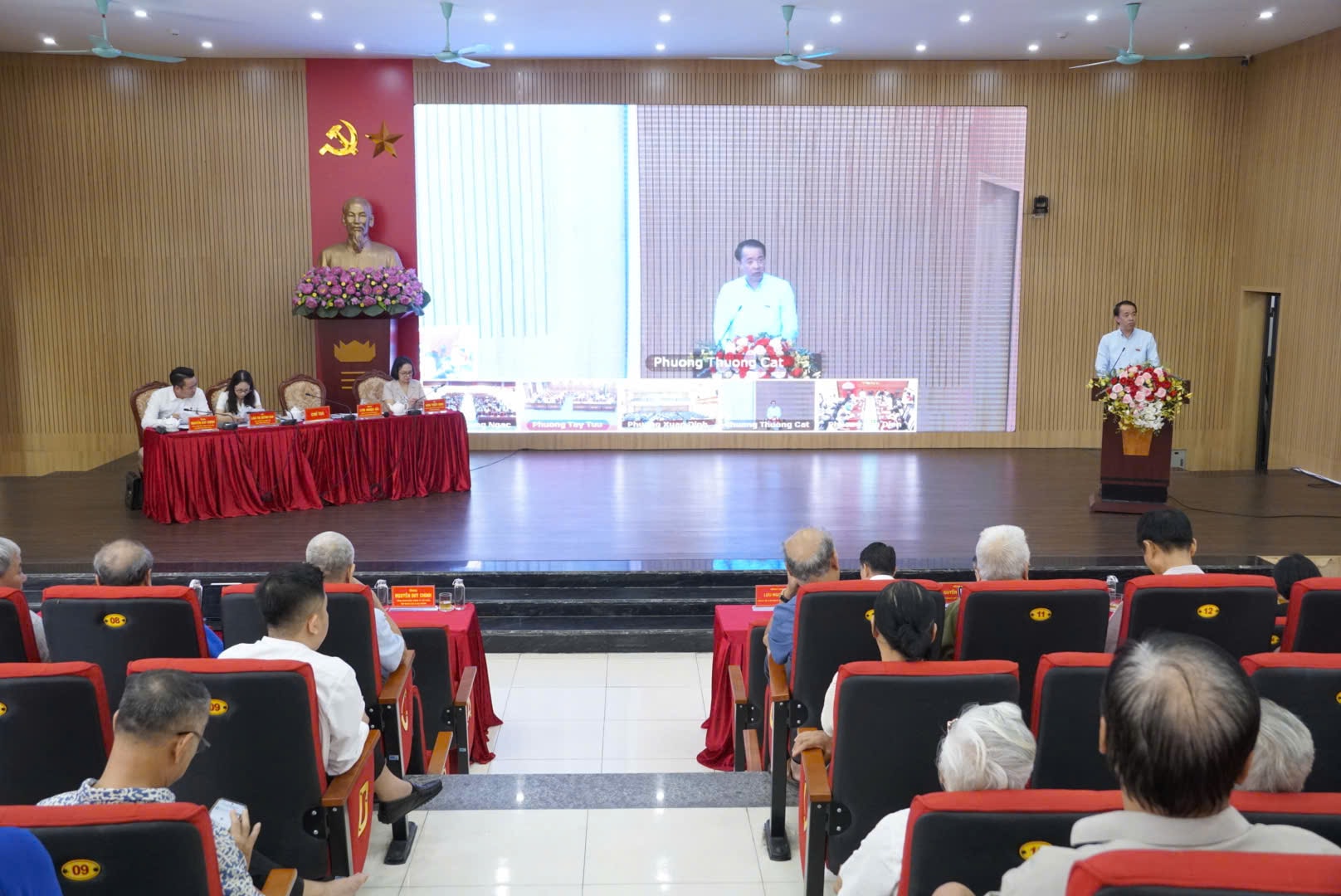 Phường Thượng Cát ghi nhận nhiều ý kiến cử tri trước kỳ họp thường lệ giữa năm của HĐND thành phố Hà Nội