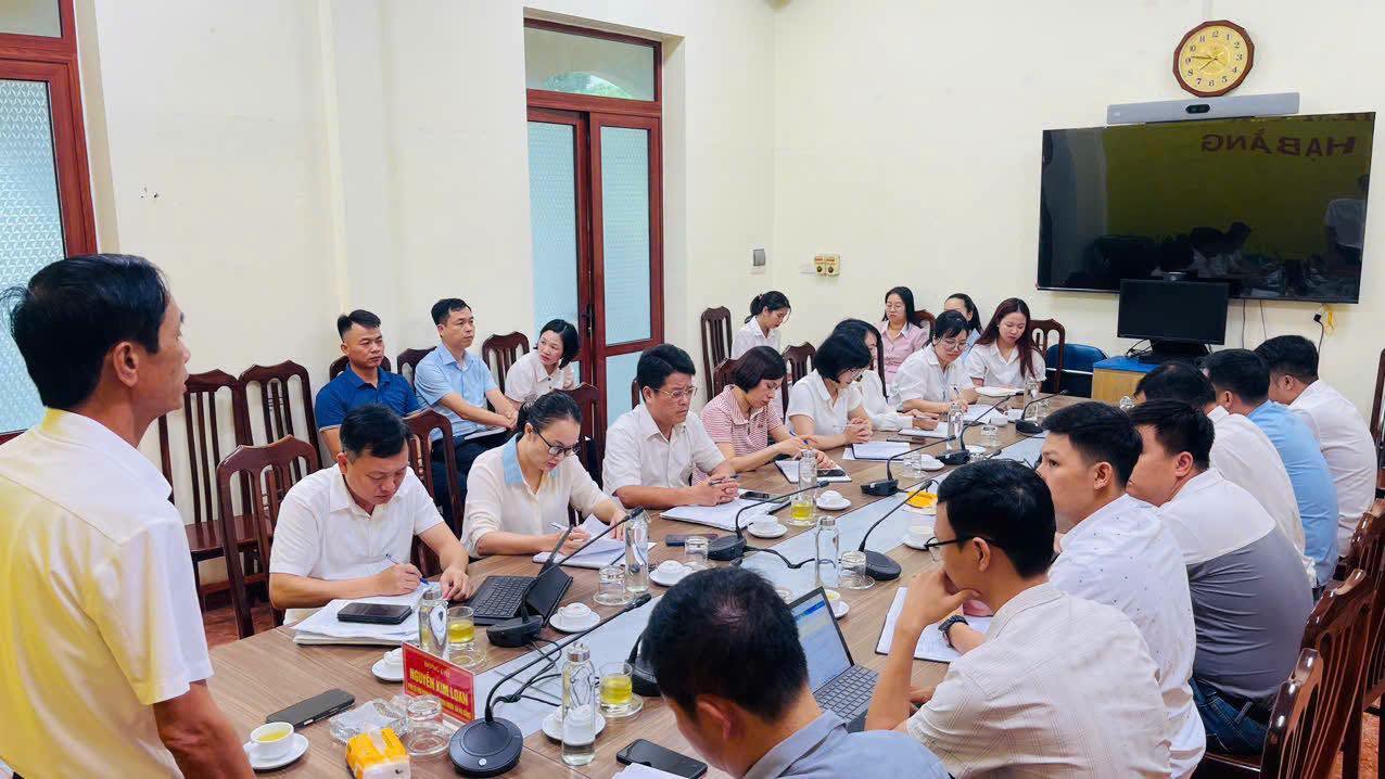 Chủ tịch UBND xã Hạ Bằng làm việc với Phòng Kinh tế xã: Rõ trách nhiệm, rõ tiến độ, rõ kết quả