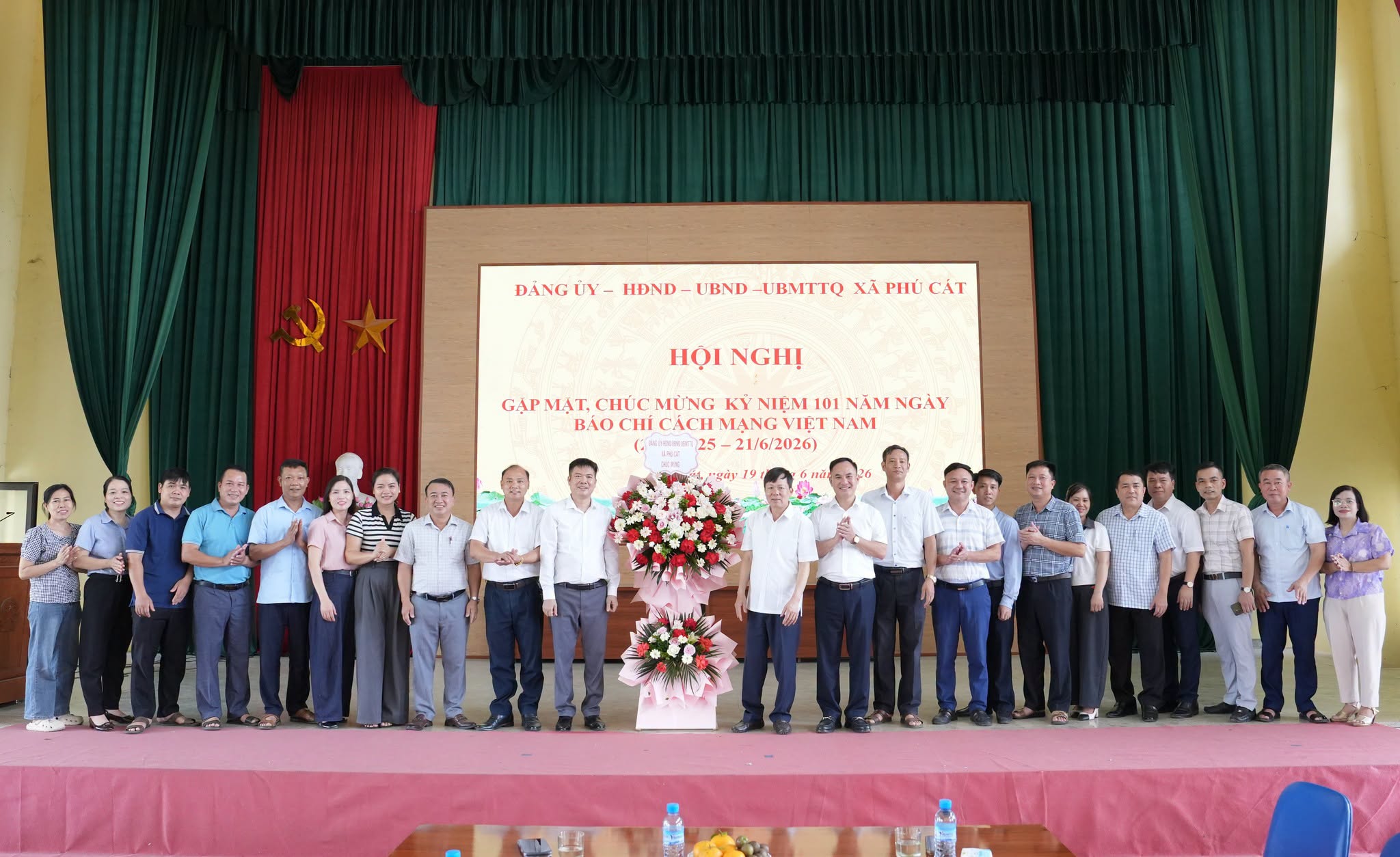 Xã Phú Cát biểu dương đội ngũ làm công tác truyền thông nhân Ngày Báo chí cách mạng Việt Nam