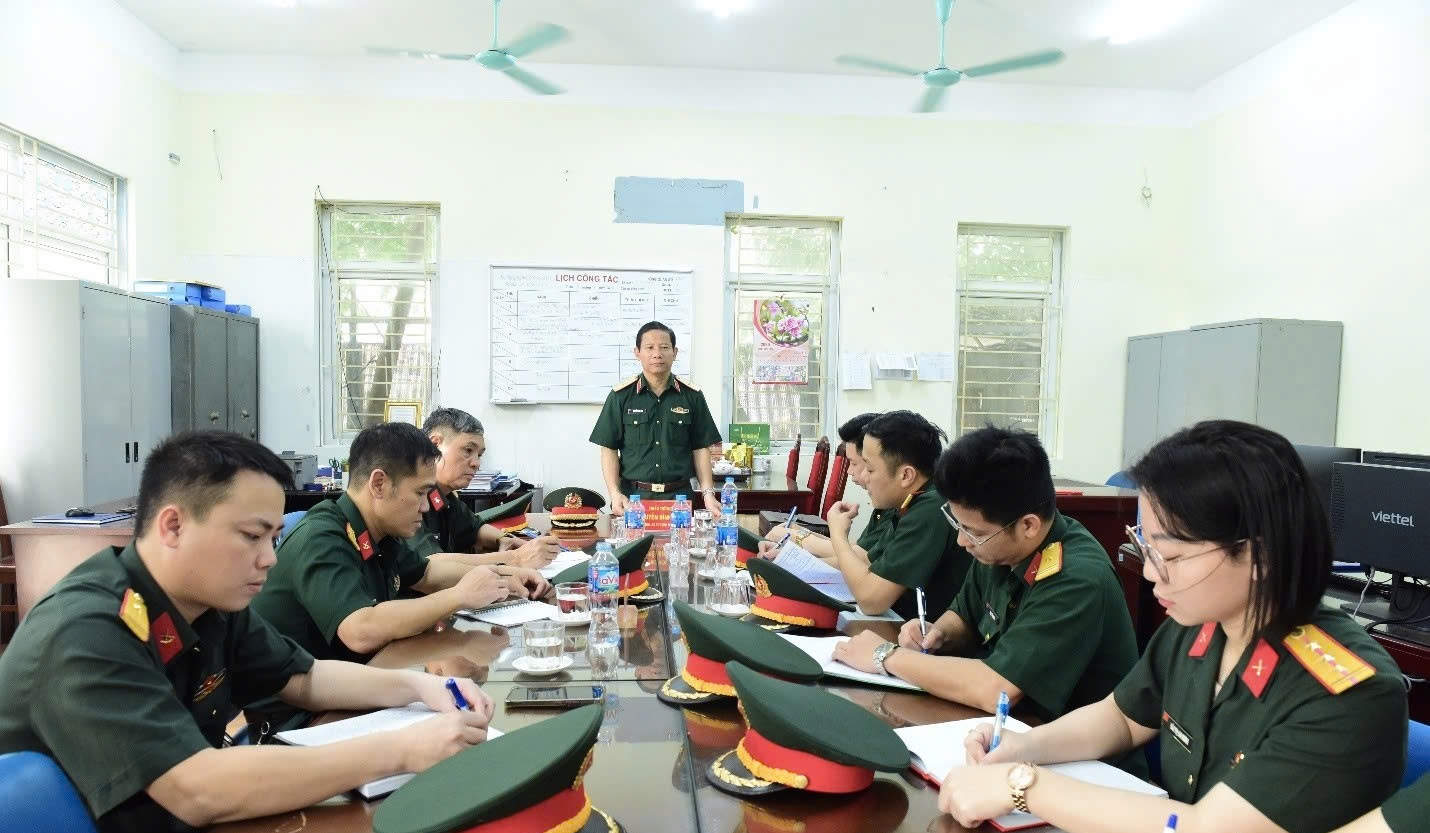 Bộ Tư lệnh Thủ đô Hà Nội kiểm tra công tác hậu cần, kỹ thuật tại Ban Chỉ huy quân sự các phường khu vực Hồng Hà