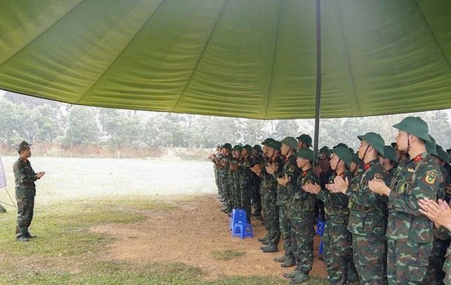 Trung đoàn 692: Chiến sĩ mới vững vàng khẳng định bản lĩnh qua kiểm tra ném lựu đạn