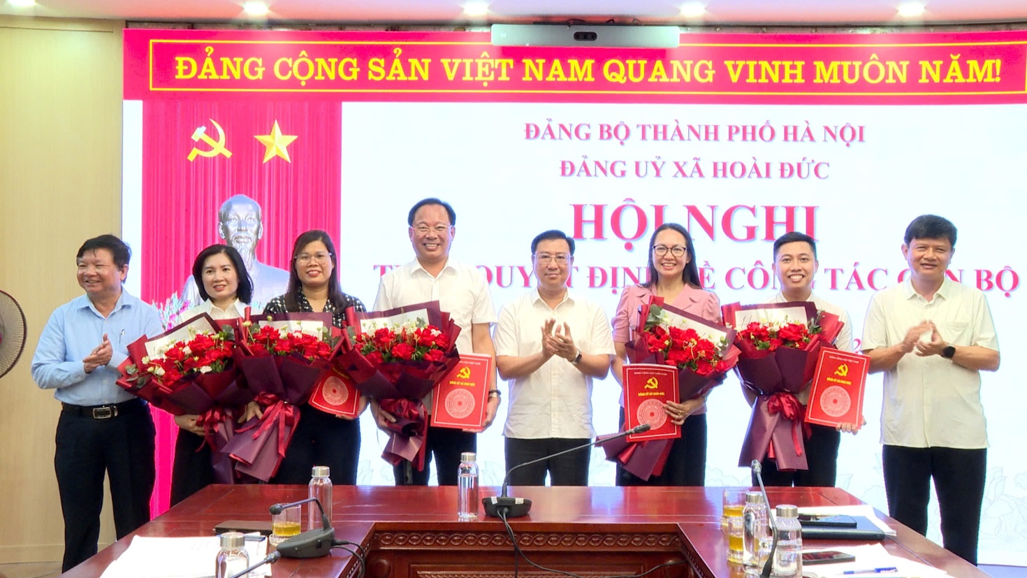 Đảng ủy xã Hoài Đức công bố các quyết định về công tác cán bộ