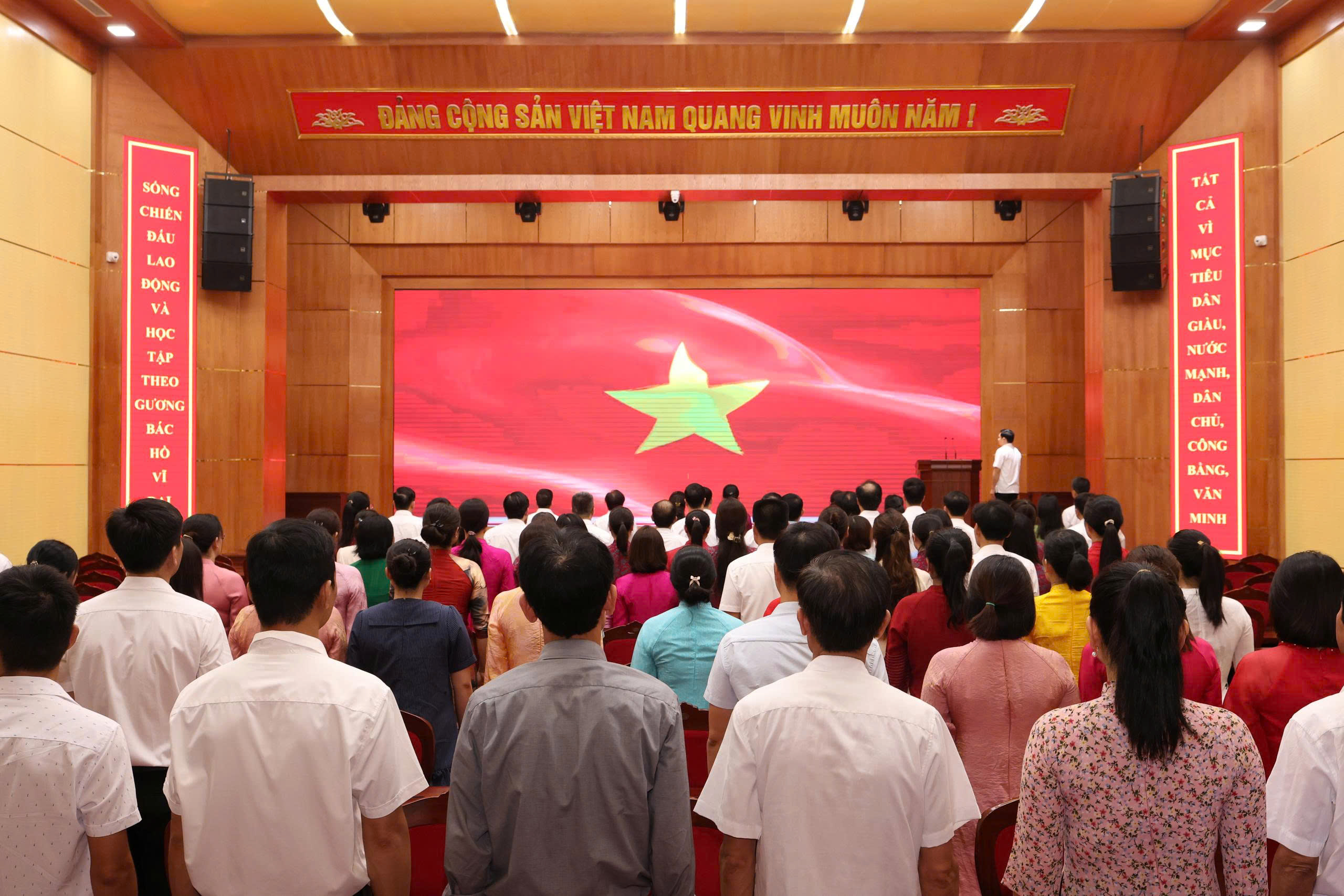 Xã Vân Đình phát động thi đua cao điểm, tập trung hoàn thành 102 nhiệm vụ trọng tâm tháng 6-2026