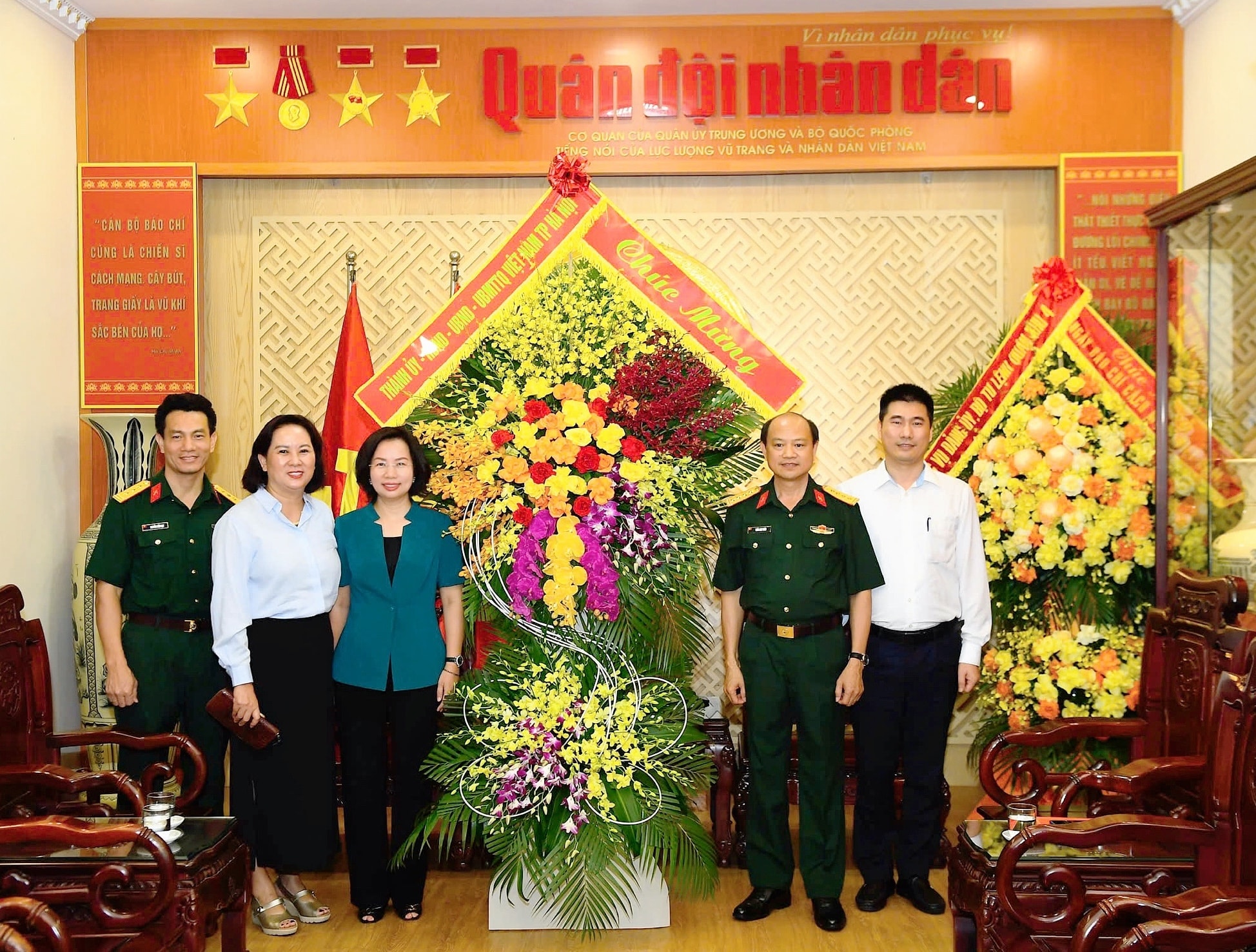 Chủ tịch Ủy ban MTTQ Việt Nam thành phố Hà Nội thăm, chúc mừng các cơ quan báo chí: Phát huy vai trò tạo đồng thuận xã hội, lan tỏa khát vọng phát triển Thủ đô