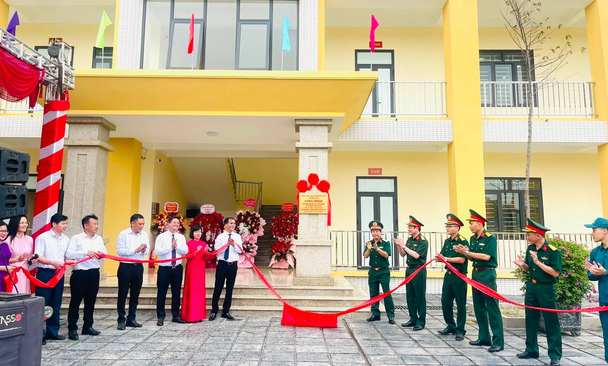 Phúc Lộc gắn biển hai công trình chào mừng các ngày lễ lớn