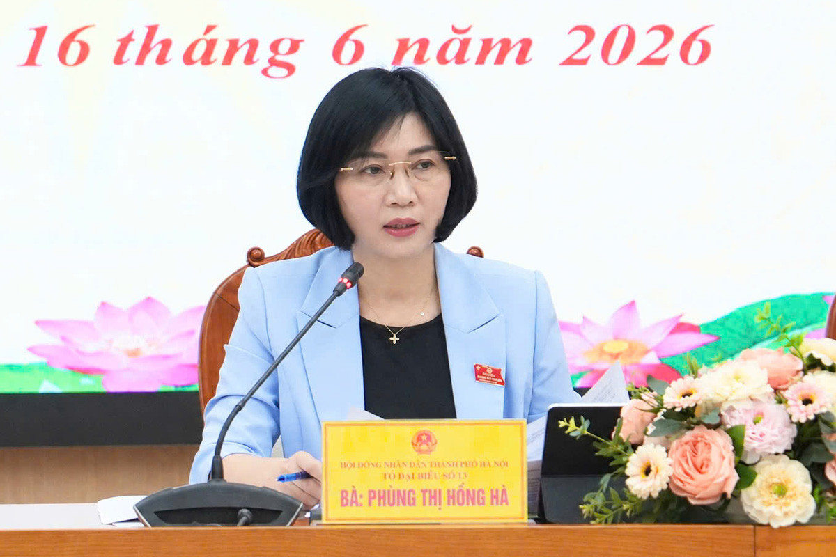 Chủ tịch HĐND Thành phố Phùng Thị Hồng Hà lắng nghe kiến nghị cử tri các phường Hà Đông, Dương Nội, Yên Nghĩa, Phú Lương và Kiến Hưng trước kỳ họp giữa năm 2026