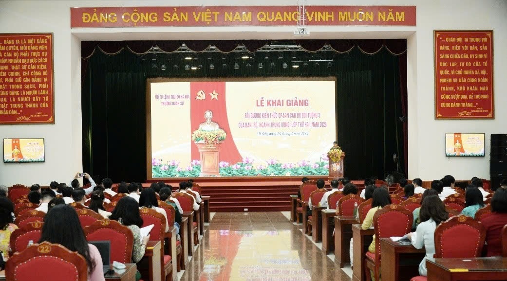 Bộ Tư lệnh Thủ đô Hà Nội khai giảng lớp bồi dưỡng kiến thức quốc phòng, an ninh cho cán bộ các ban, bộ, ngành Trung ương