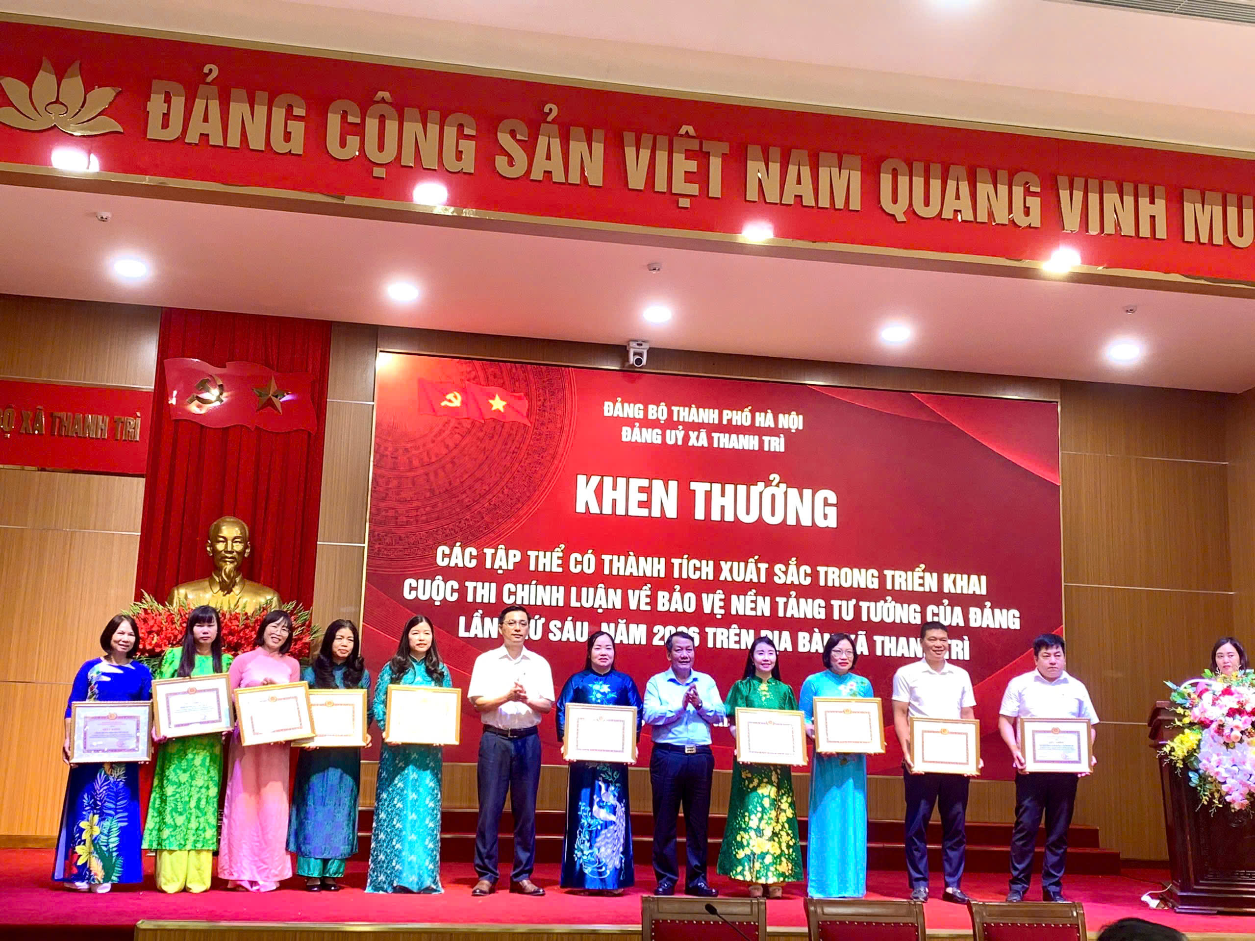 Đảng ủy xã Thanh Trì tôn vinh các tác phẩm xuất sắc trong Cuộc thi chính luận bảo vệ nền tảng tư tưởng của Đảng năm 2026