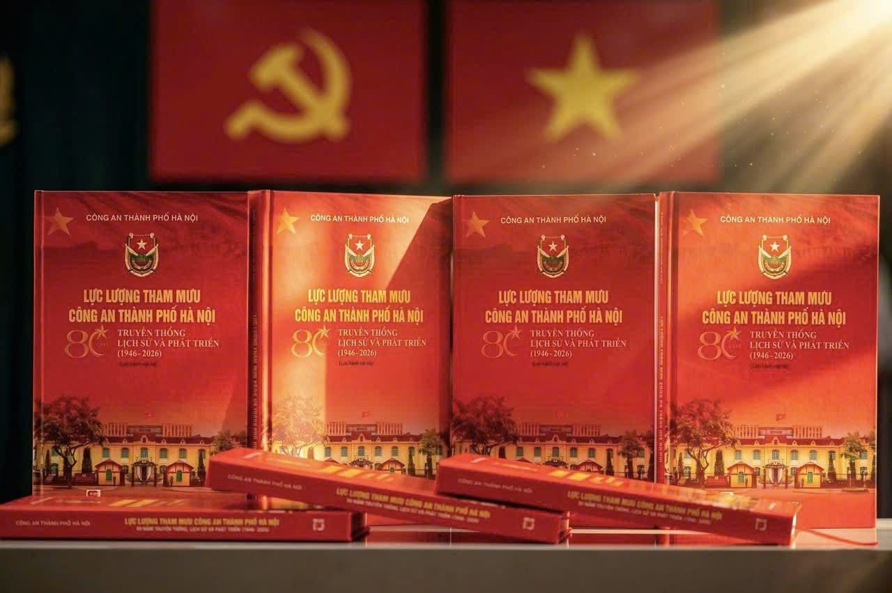 Lực lượng Tham mưu Công an thành phố Hà Nội ra mắt sách truyền thống nhân kỷ niệm 80 năm xây dựng và phát triển