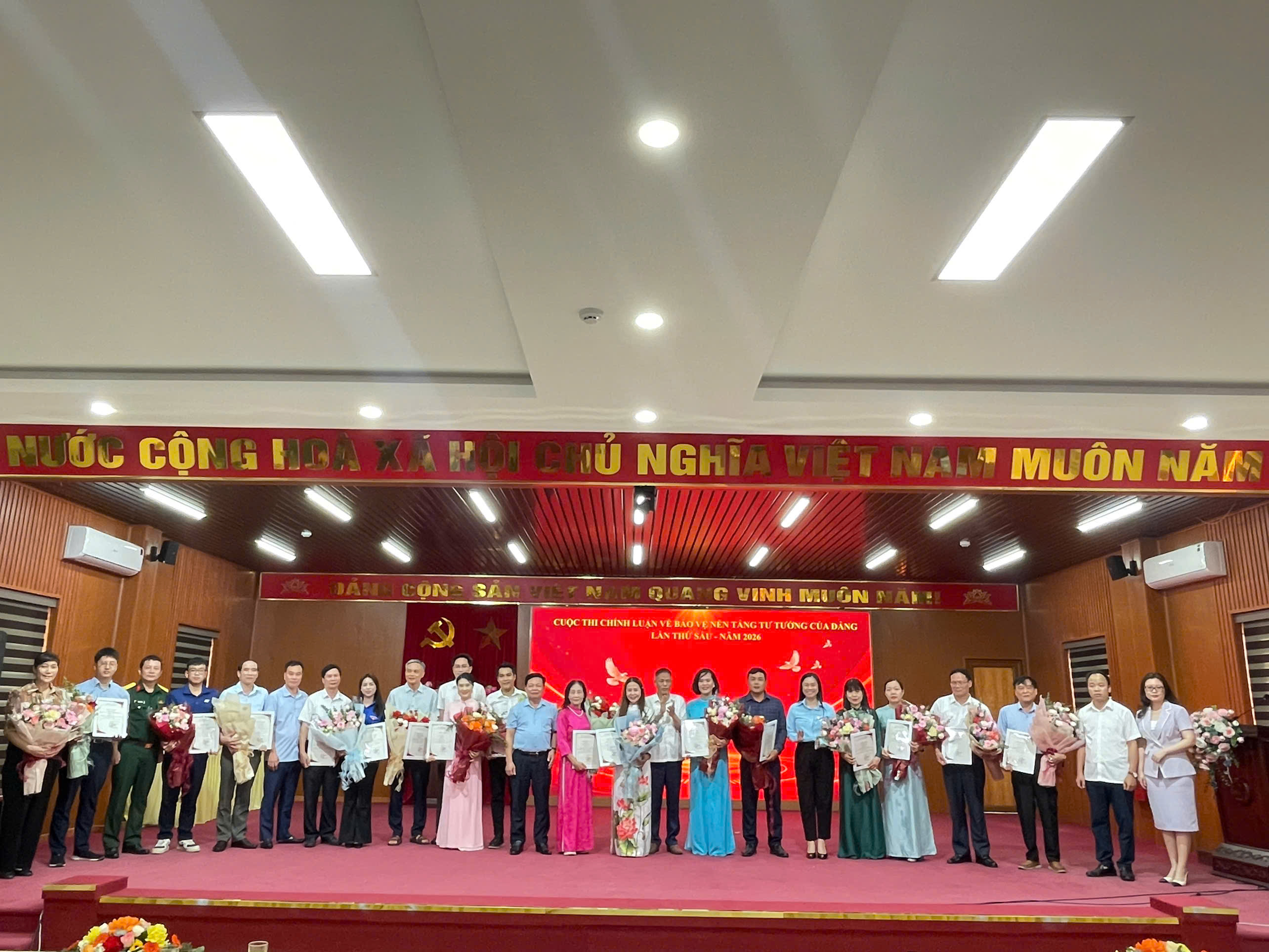 Đảng ủy phường Định Công lan tỏa sức mạnh đấu tranh bảo vệ nền tảng tư tưởng của Đảng qua các cuộc thi chính luận và tuyên truyền