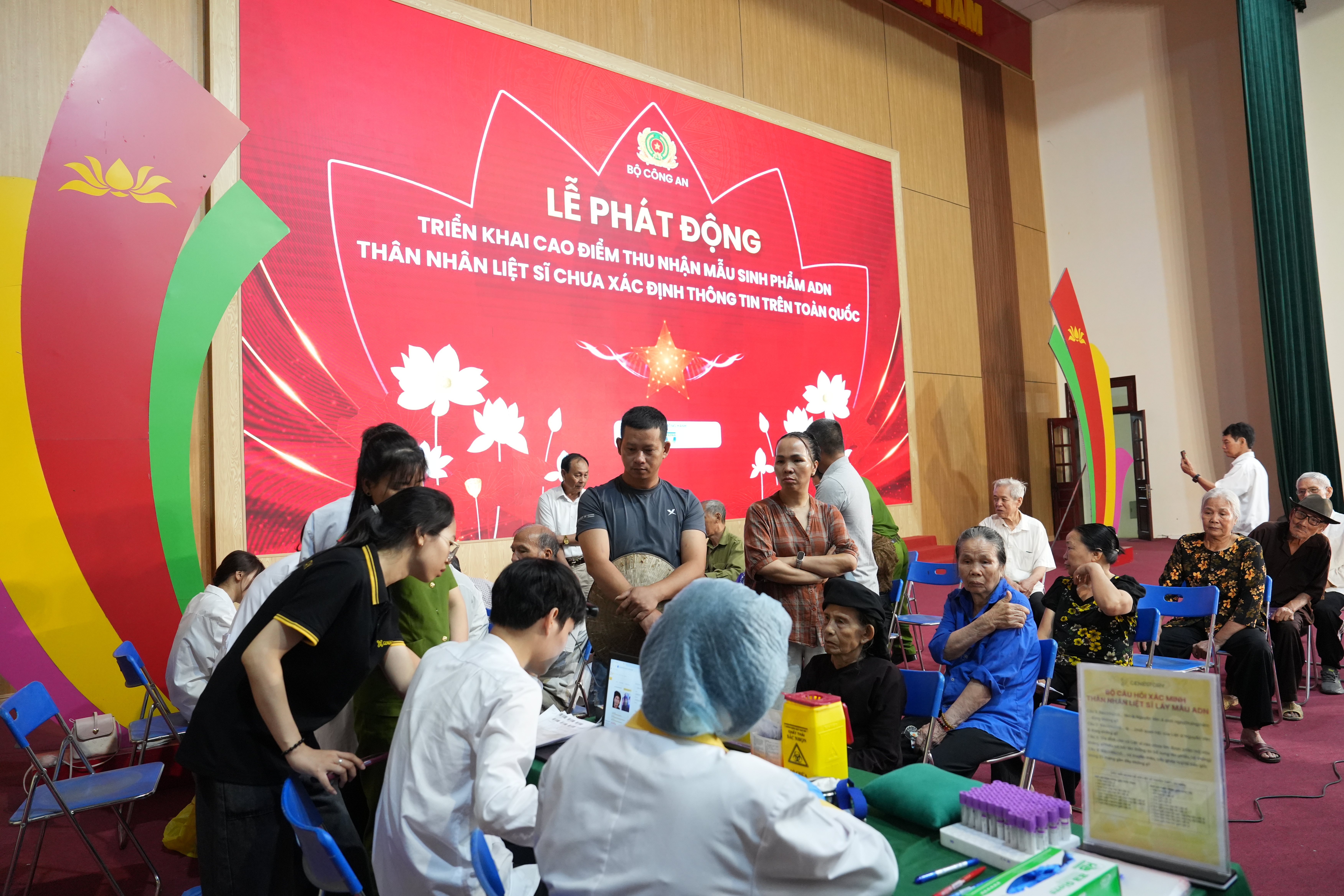 Thu nhận mẫu ADN thân nhân liệt sĩ, tiếp nối hành trình xác định danh tính người đã hy sinh