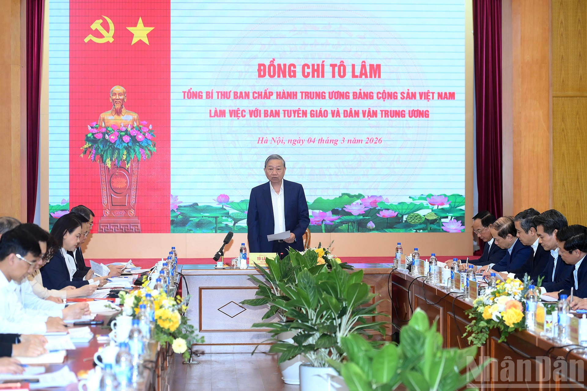 Thực hiện tốt định hướng chiến lược của Đảng đối với công tác xây dựng Đảng về chính trị, tư tưởng trong giai đoạn cách mạng mới
