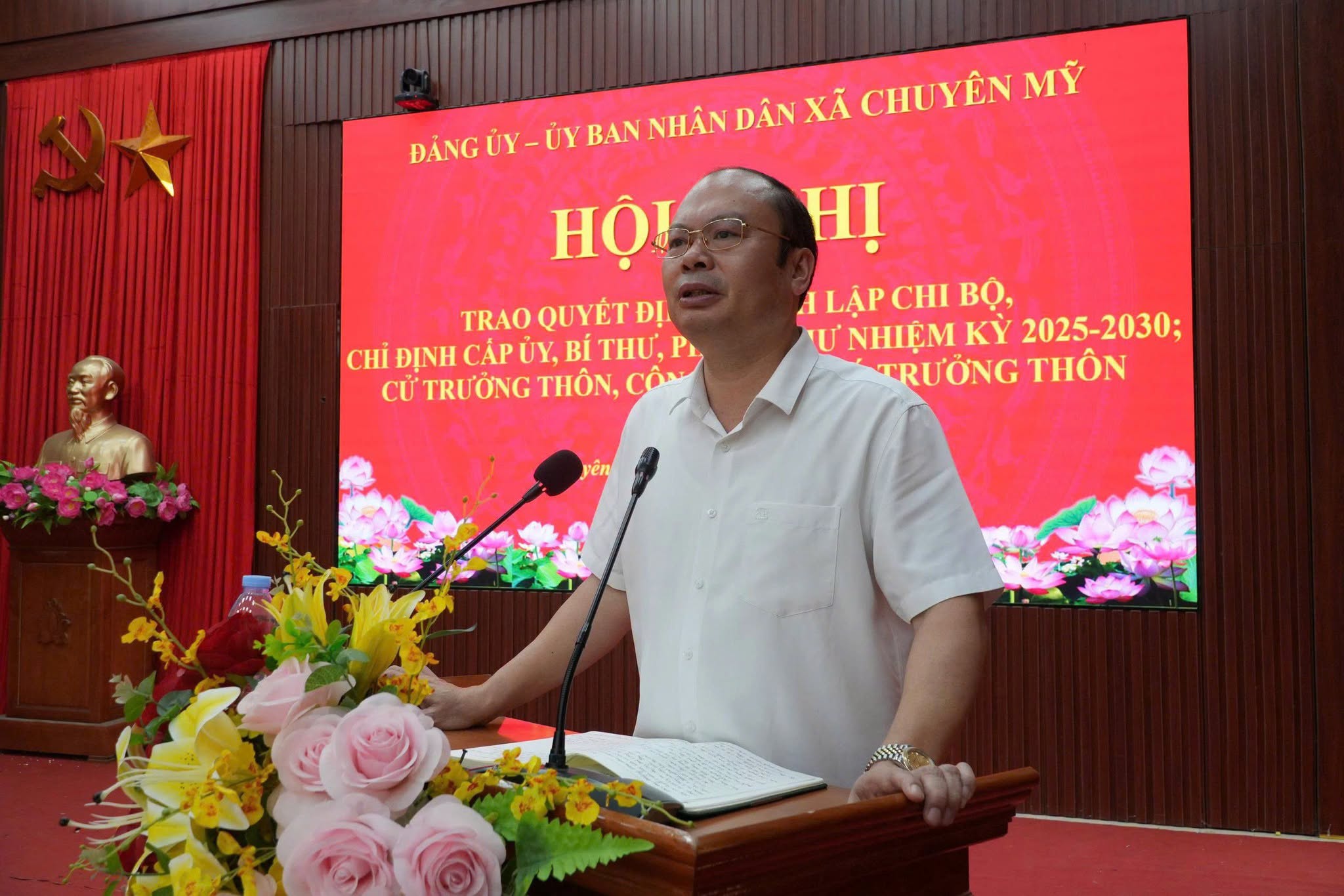 Đảng bộ xã Chuyên Mỹ kiện toàn tổ chức 16 chi bộ thôn, hoàn thiện bộ máy sau sắp xếp