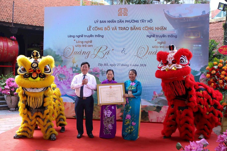 Phường Tây Hồ đón nhận danh hiệu làng nghề trà sen truyền thống, khẳng định giá trị di sản Hồ Tây