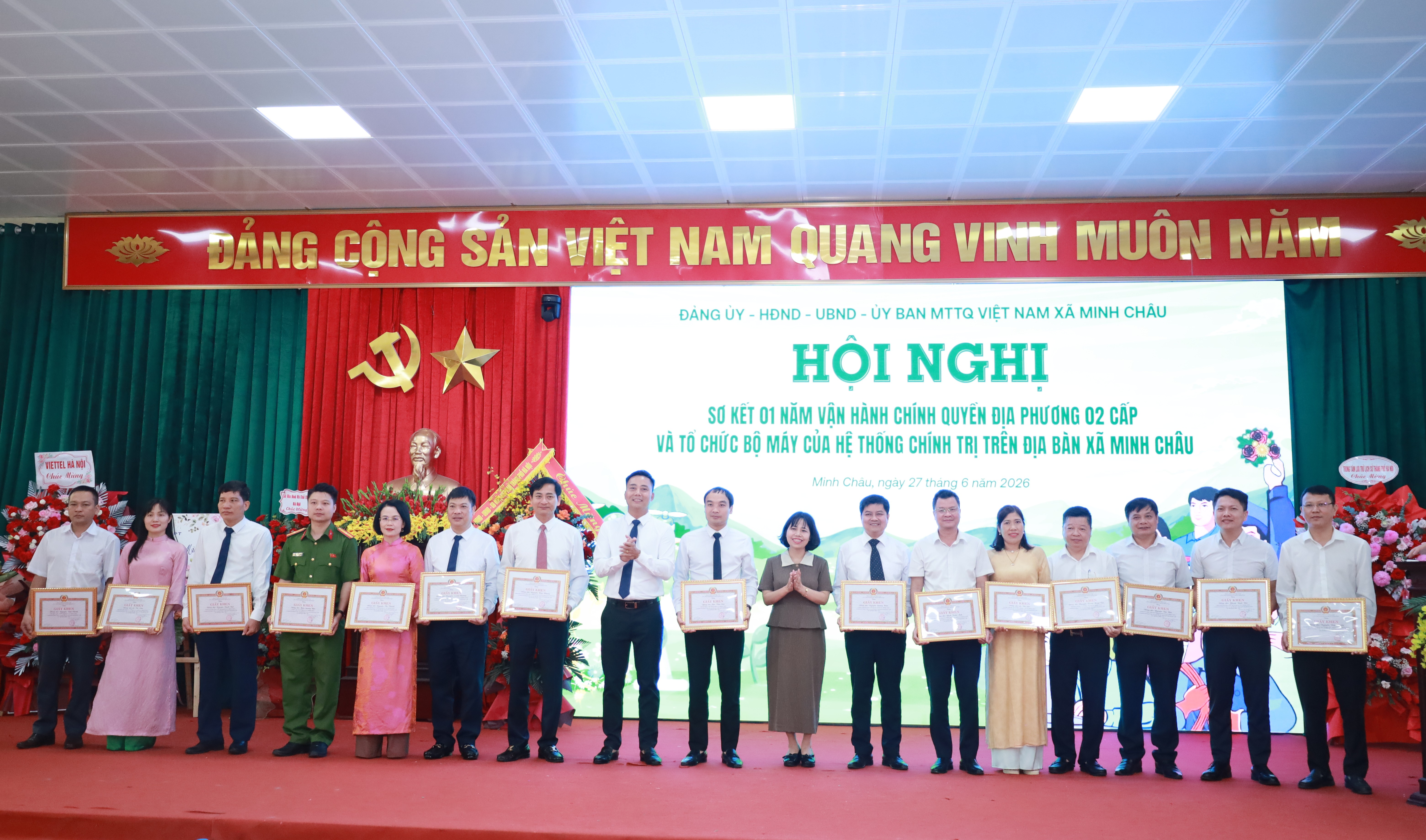 Xã Minh Châu được Thành ủy Hà Nội tặng Bằng khen sau một năm thực hiện mô hình chính quyền địa phương hai cấp