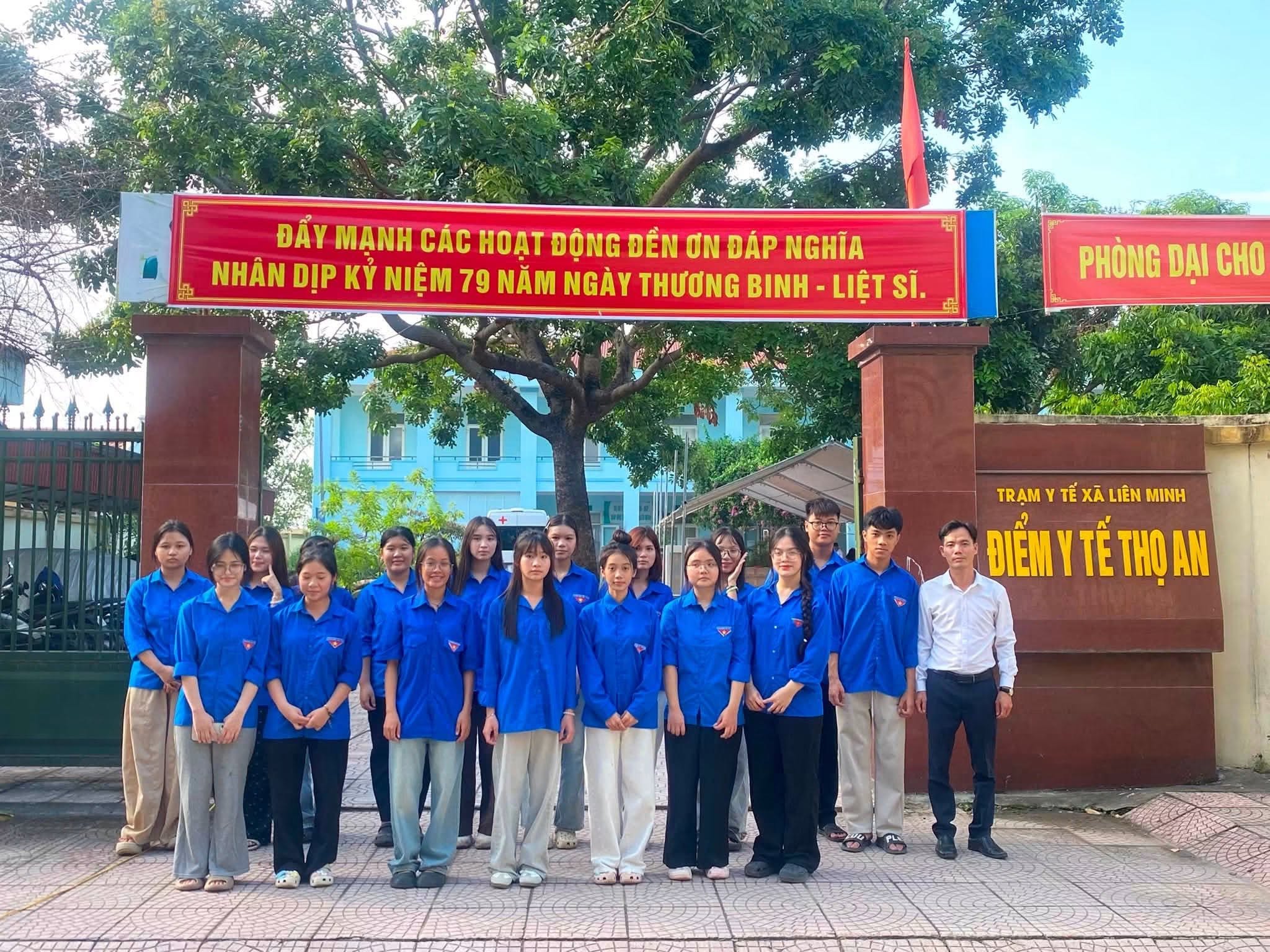 Xã Liên Minh khám sức khỏe, tặng quà 334 người có công và thân nhân liệt sĩ