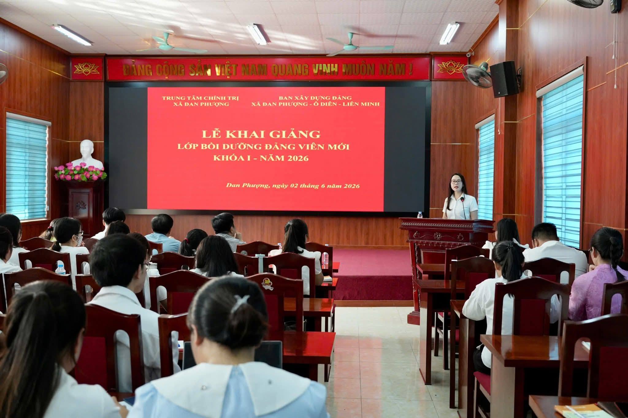 Bồi dưỡng lý luận chính trị cho 104 đảng viên mới
