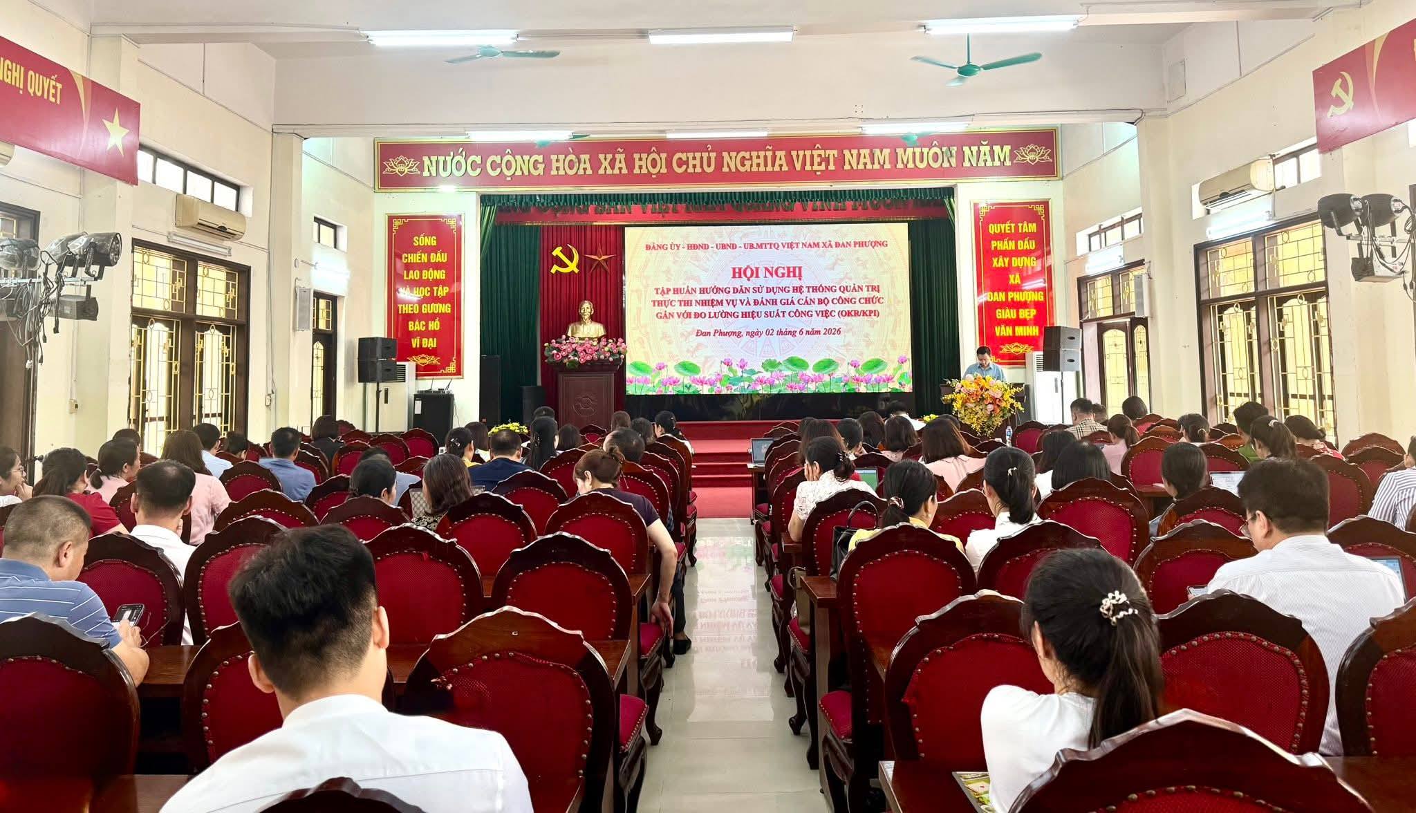 Xã Đan Phượng đẩy mạnh chuyển đổi số công vụ, đưa HanoiWork vào quản trị và đánh giá hiệu quả công việc