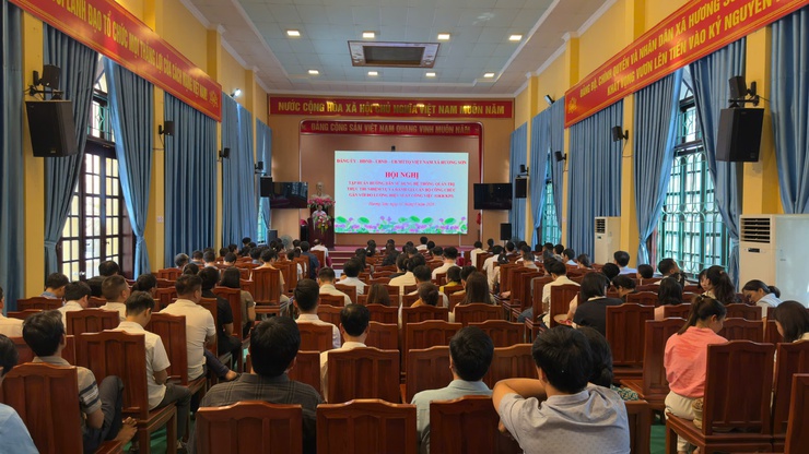 Xã Hương Sơn đẩy mạnh ứng dụng HanoiWork, nâng cao hiệu quả quản trị và đánh giá cán bộ trên môi trường số