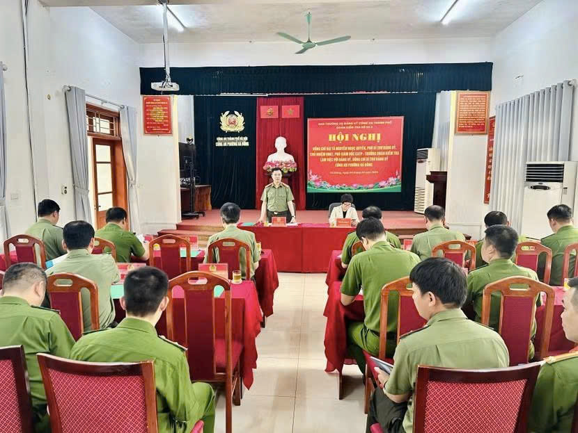Công an thành phố Hà Nội siết chặt công tác xây dựng Đảng, nâng cao hiệu quả lãnh đạo tại Công an xã Tam Hưng và Công an phường Hà Đông