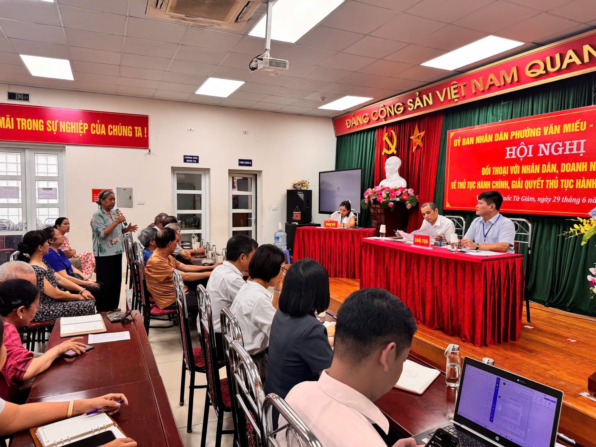 UBND phường Văn Miếu - Quốc Tử Giám đối thoại với người dân, doanh nghiệp, nâng cao chất lượng giải quyết thủ tục hành chính
