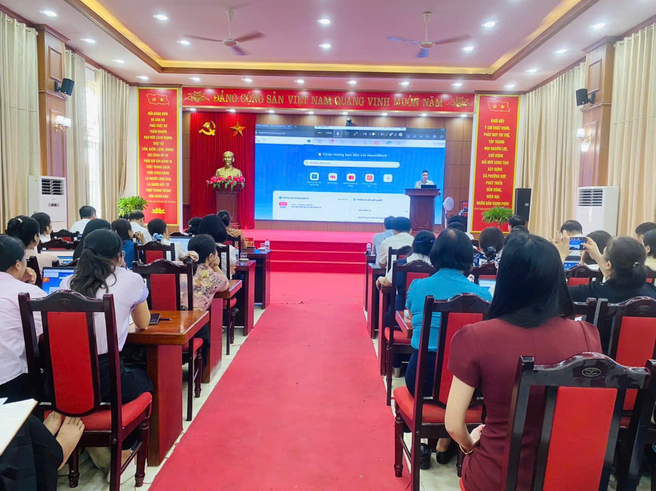 Xã Phượng Dực đẩy mạnh ứng dụng HanoiWork, nâng cao hiệu quả quản trị và đánh giá cán bộ theo OKR/KPI
