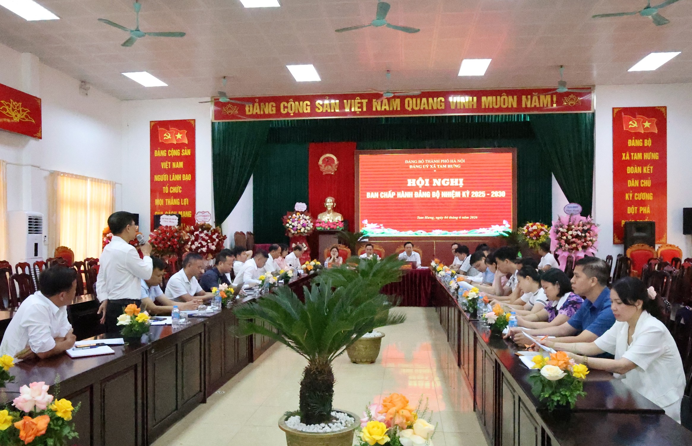 Đảng bộ xã Tam Hưng cho ý kiến nhiều nội dung trọng tâm về xây dựng Đảng và phát triển địa phương