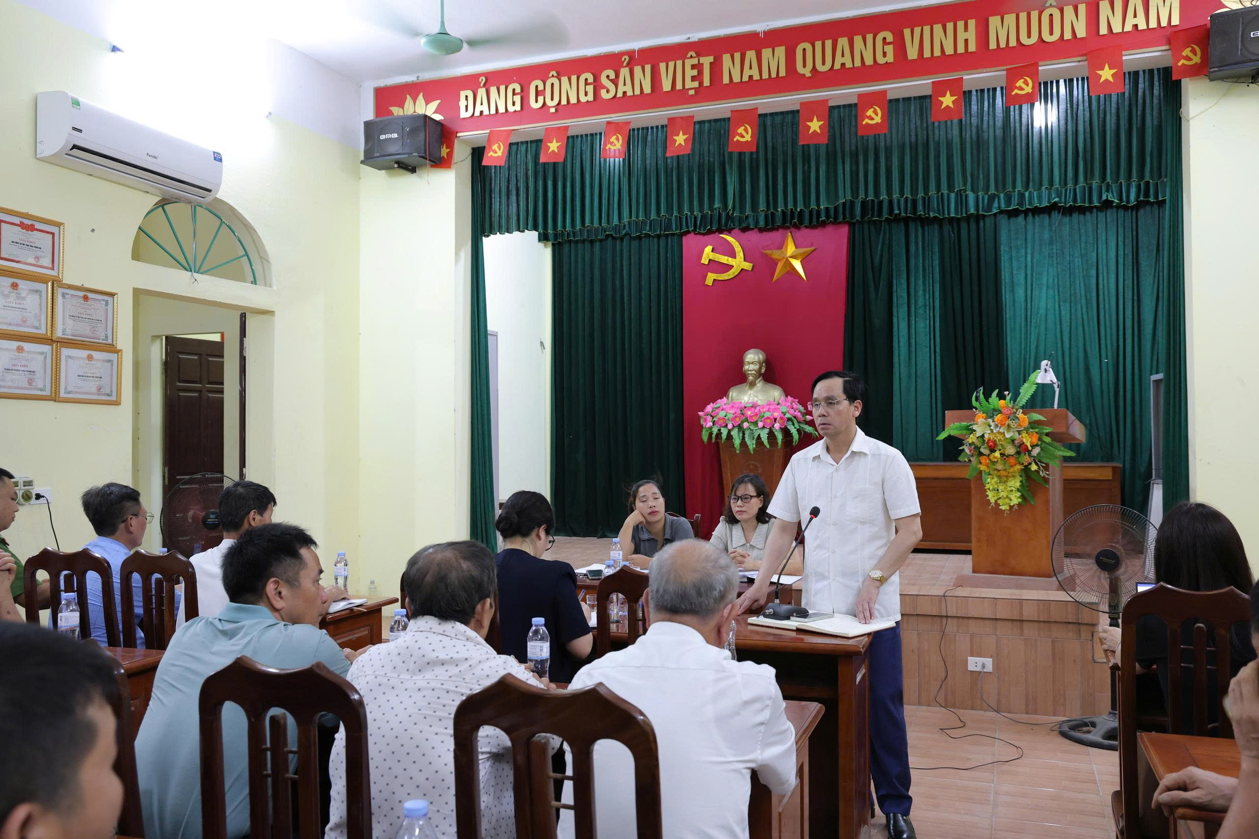 Bí thư Đảng ủy xã Phú Nghĩa dự sinh hoạt Chi bộ thôn Trung Cao 1, định hướng nhiều nhiệm vụ trọng tâm tại cơ sở