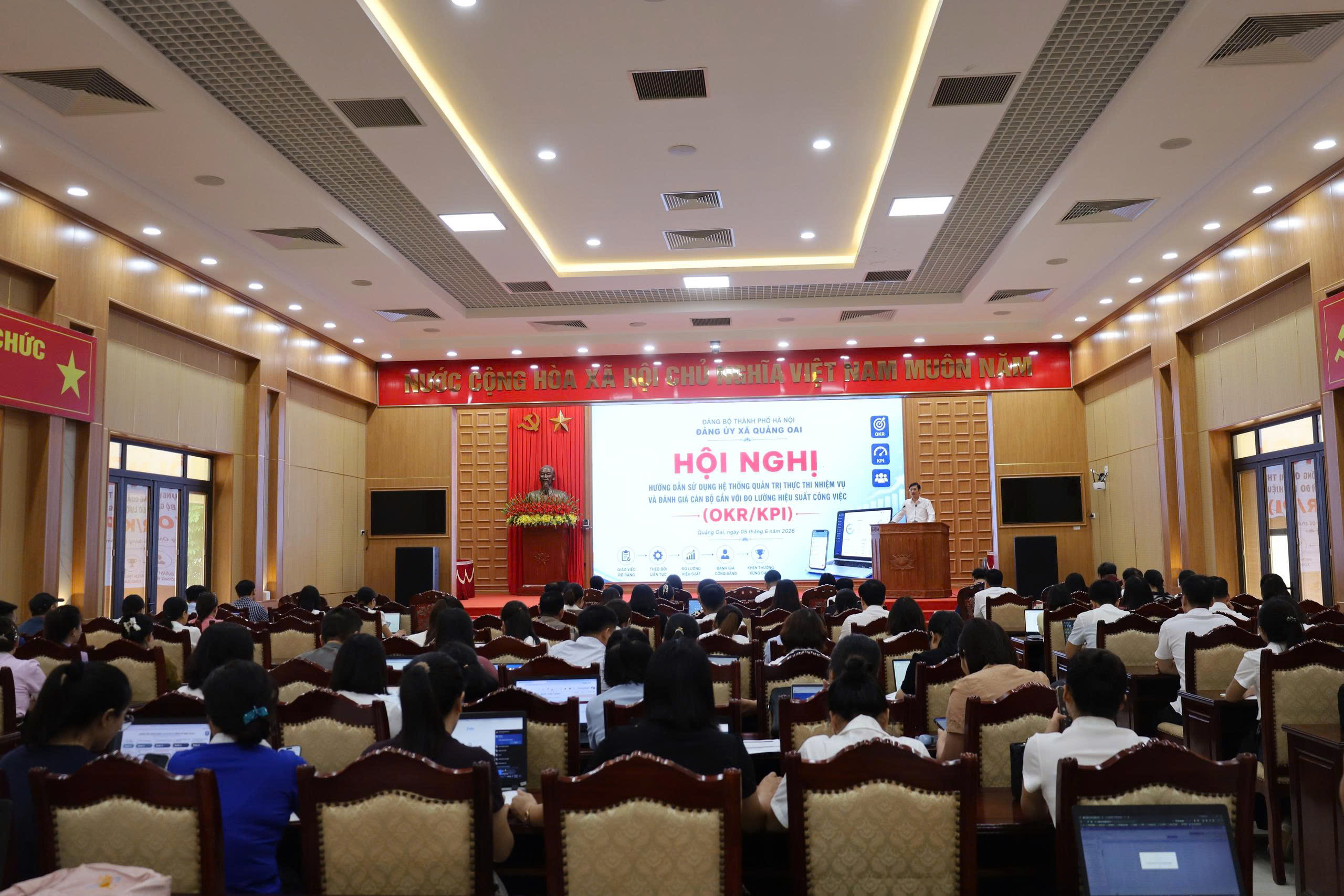 Xã Quảng Oai đẩy mạnh chuyển đổi số trong quản trị, triển khai hệ thống đánh giá cán bộ theo KPI