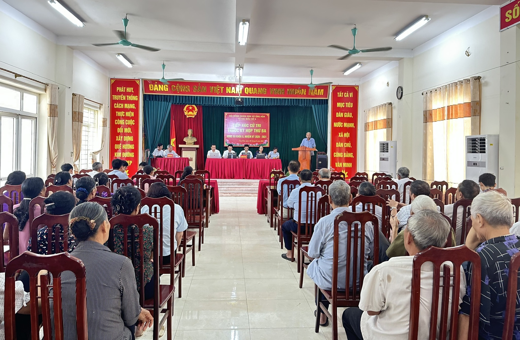 Cử tri xã Ứng Hòa gửi gắm nhiều kiến nghị tâm huyết trước Kỳ họp thứ Ba HĐND xã khóa II