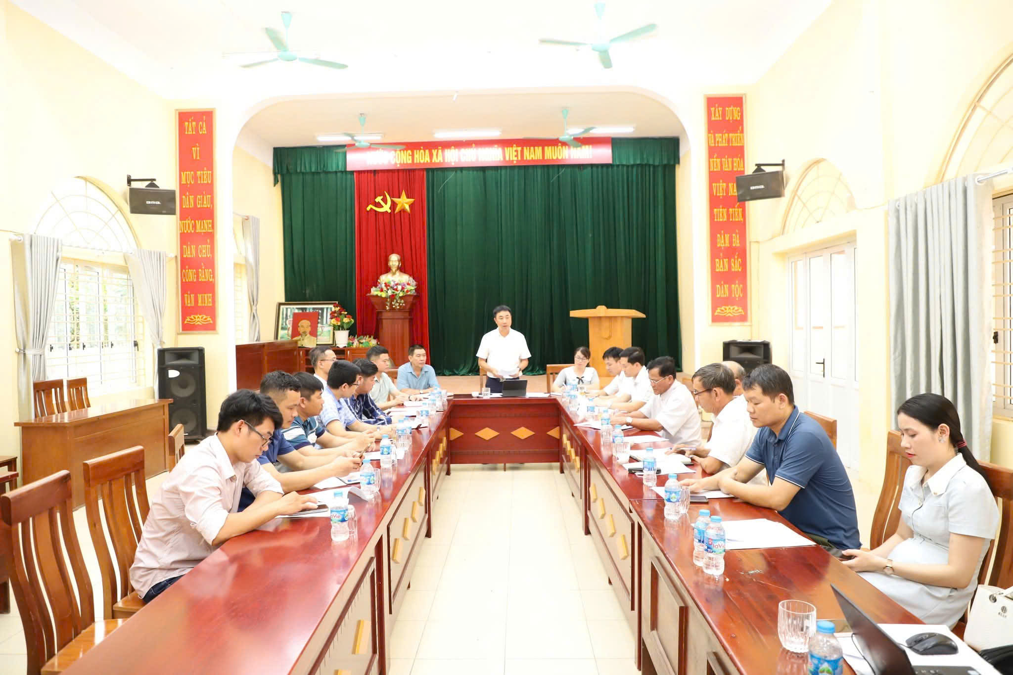 Chi bộ thôn Cửa Khâu, xã Yên Xuân phát huy dân chủ, tập trung thảo luận nhiều nhiệm vụ trọng tâm tại kỳ sinh hoạt tháng 6