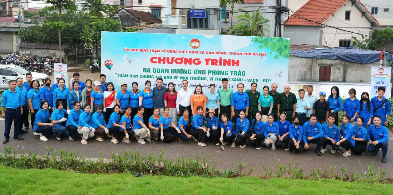Xã Sơn Đồng lan tỏa phong trào toàn dân bảo vệ môi trường từ tuyến đê “Xanh - Sạch - Nở hoa”