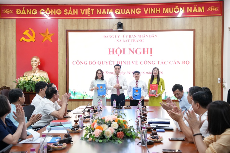 Xã Bát Tràng kiện toàn đội ngũ cán bộ, bổ nhiệm nhiều chức danh lãnh đạo quản lý