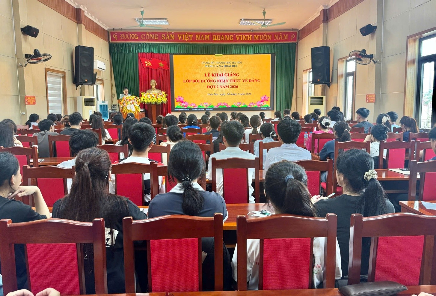 Chăm lo bồi dưỡng thế hệ trẻ, tạo nguồn phát triển đảng viên trong học sinh, sinh viên
