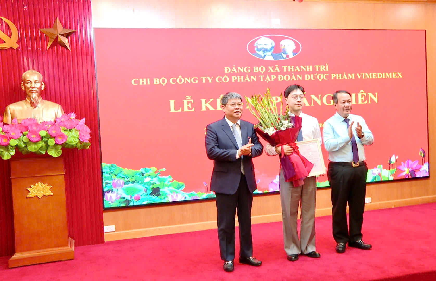 Xã Thanh Trì kết nạp Đảng cho Chủ tịch Hội đồng quản trị Tập đoàn Dược phẩm Vimedimex