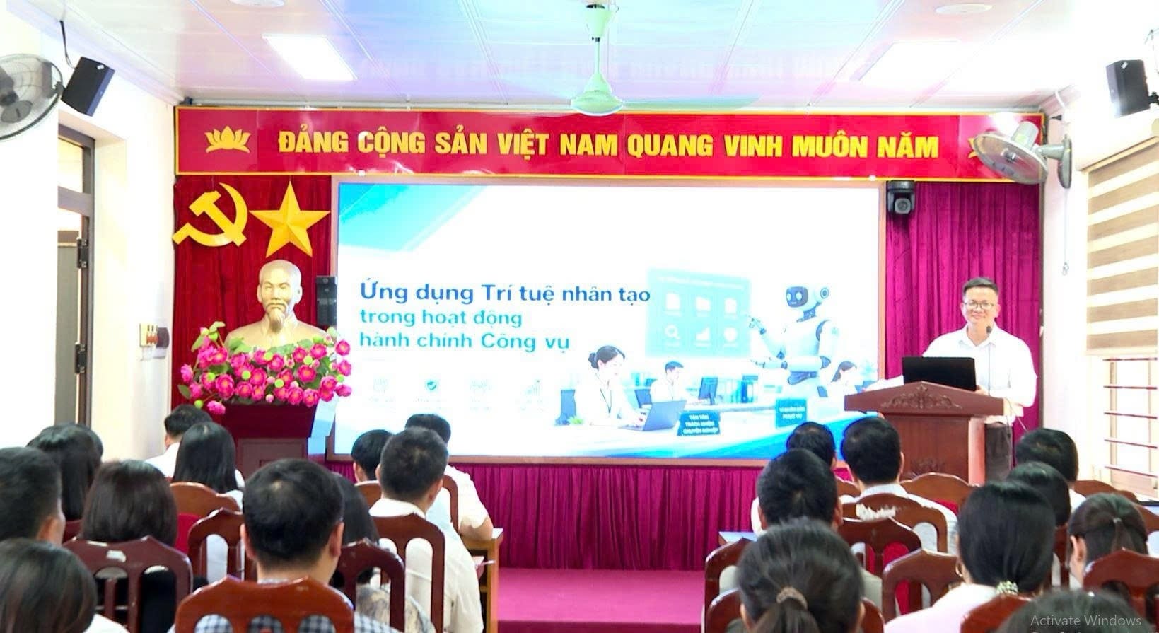 Xã Hát Môn nâng cao năng lực số cho cán bộ qua tập huấn ứng dụng trí tuệ nhân tạo trong công vụ