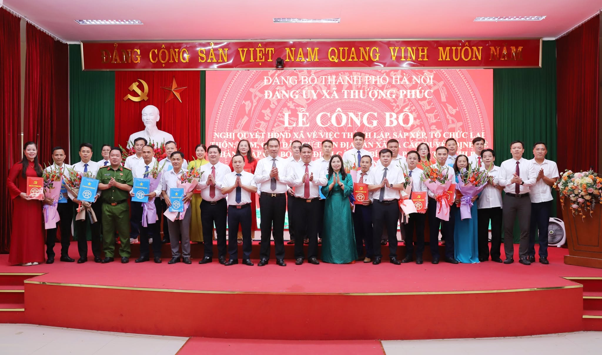 Xã Thượng Phúc công bố nghị quyết thành lập thôn, chi bộ và quyết định về công tác cán bộ sau sắp xếp