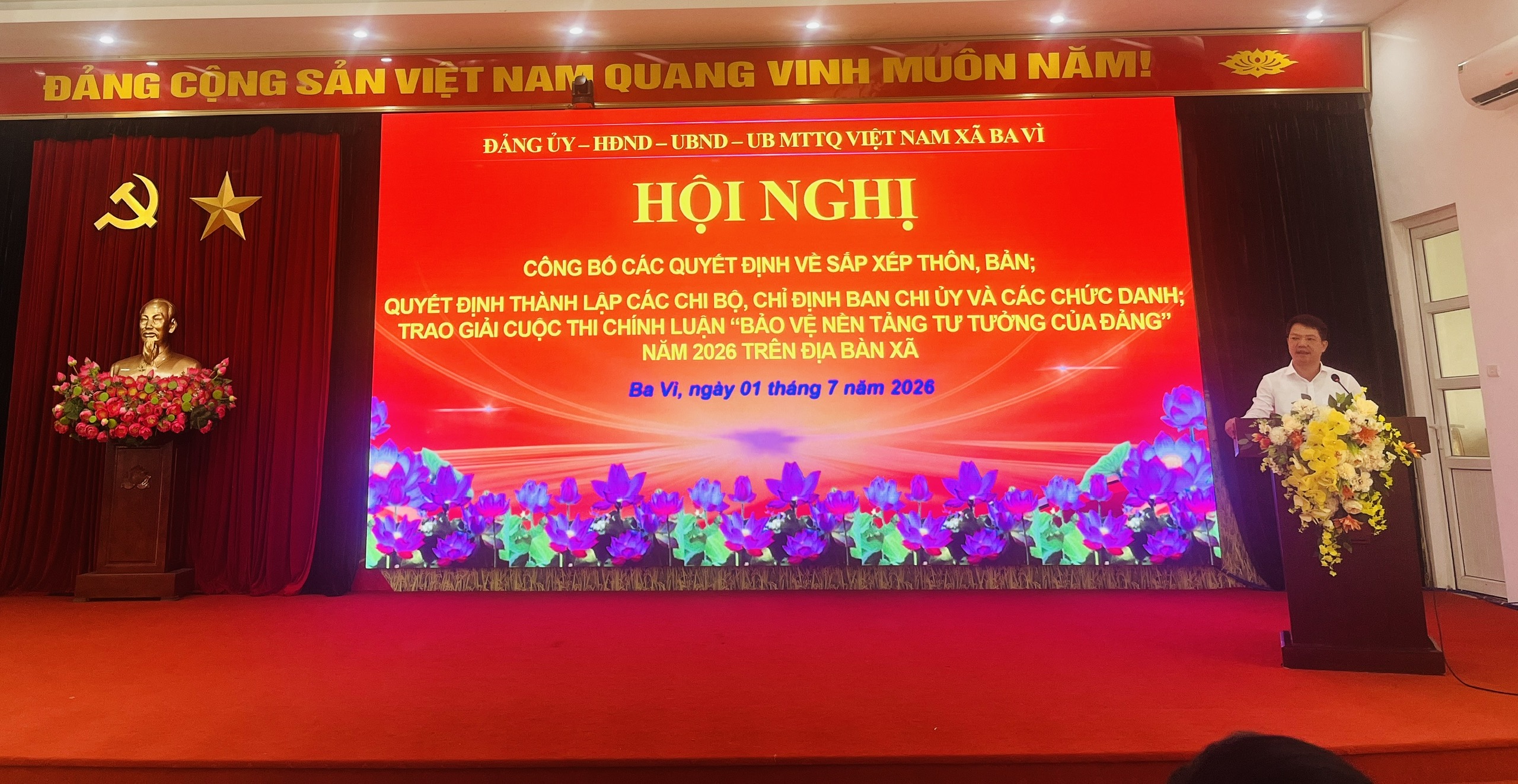 Xã Ba Vì kiện toàn tổ chức cơ sở sau sắp xếp, trao giải Cuộc thi chính luận bảo vệ nền tảng tư tưởng của Đảng năm 2026