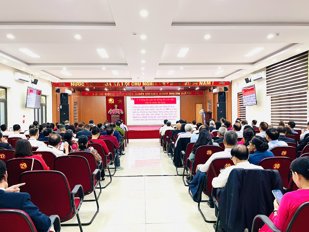 Phường Định Công công bố nghị quyết sắp xếp, đổi tên tổ dân phố sau khi sơ kết một năm vận hành mô hình chính quyền địa phương hai cấp