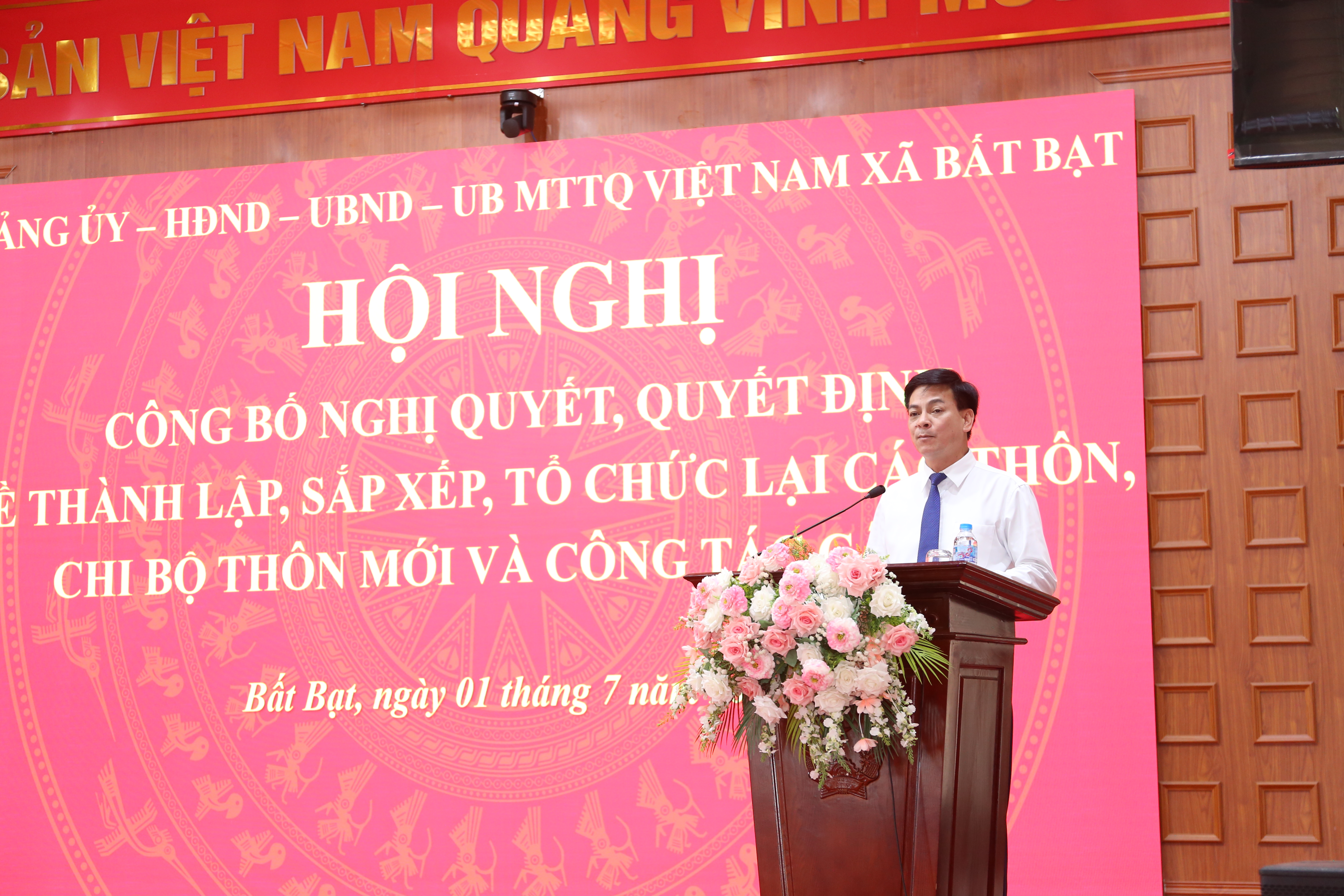 Xã Bất Bạt kiện toàn bộ máy thôn sau sắp xếp, trao quyết định cho đội ngũ cán bộ cơ sở